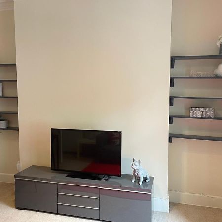 Beautiful 2 Bedroom Apartment- Prime Location, Aberdeen Centre Экстерьер фото
