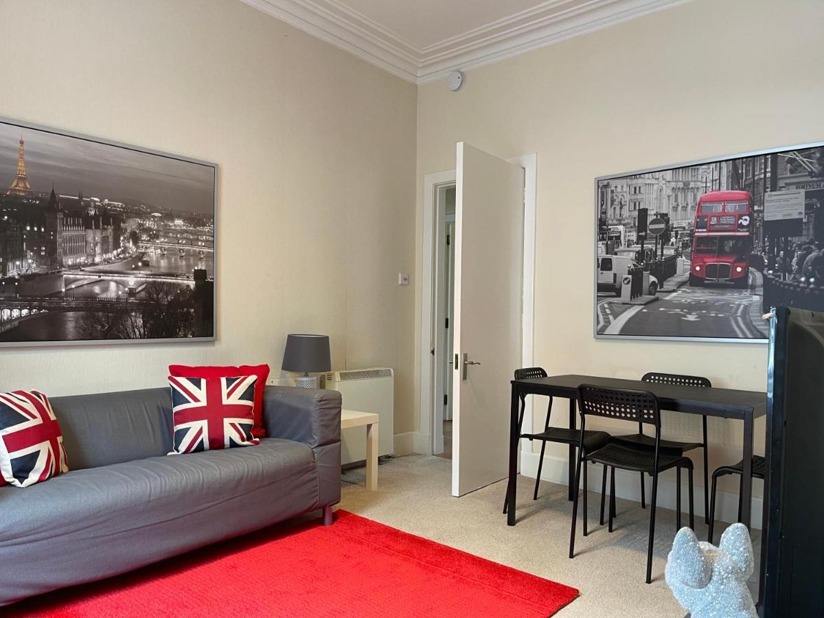 Beautiful 2 Bedroom Apartment- Prime Location, Aberdeen Centre Экстерьер фото