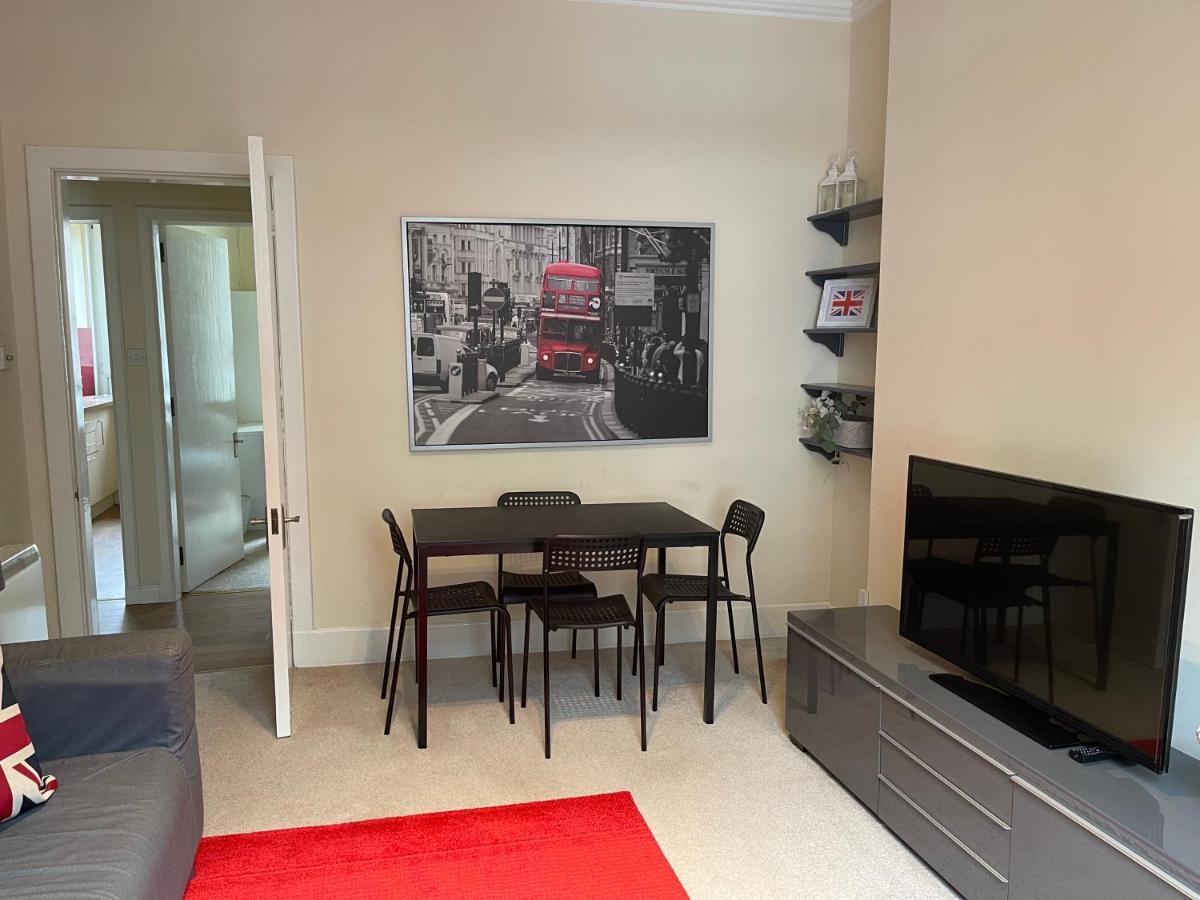 Beautiful 2 Bedroom Apartment- Prime Location, Aberdeen Centre Экстерьер фото